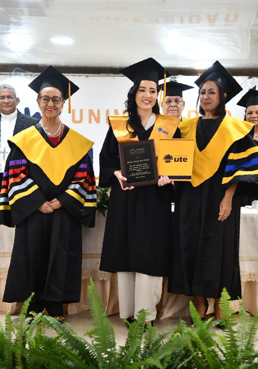 La Universidad UTE realizó su Décima Tercera Graduación Ordinaria   en Santiago de los Caballeros