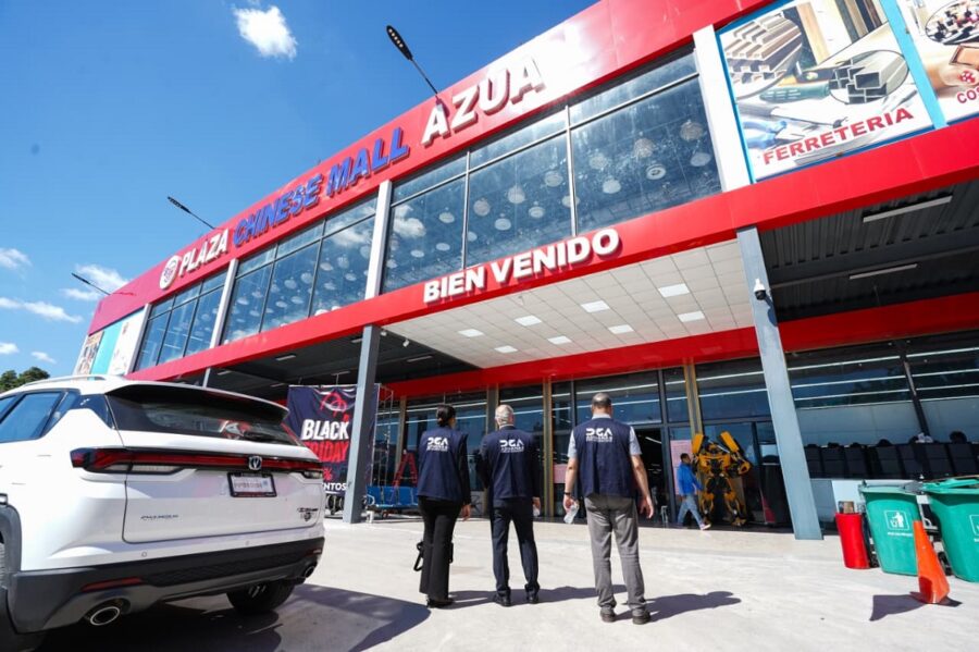 Aduanas ejecuta operativo en plazas chinas de Azua por evasión fiscal