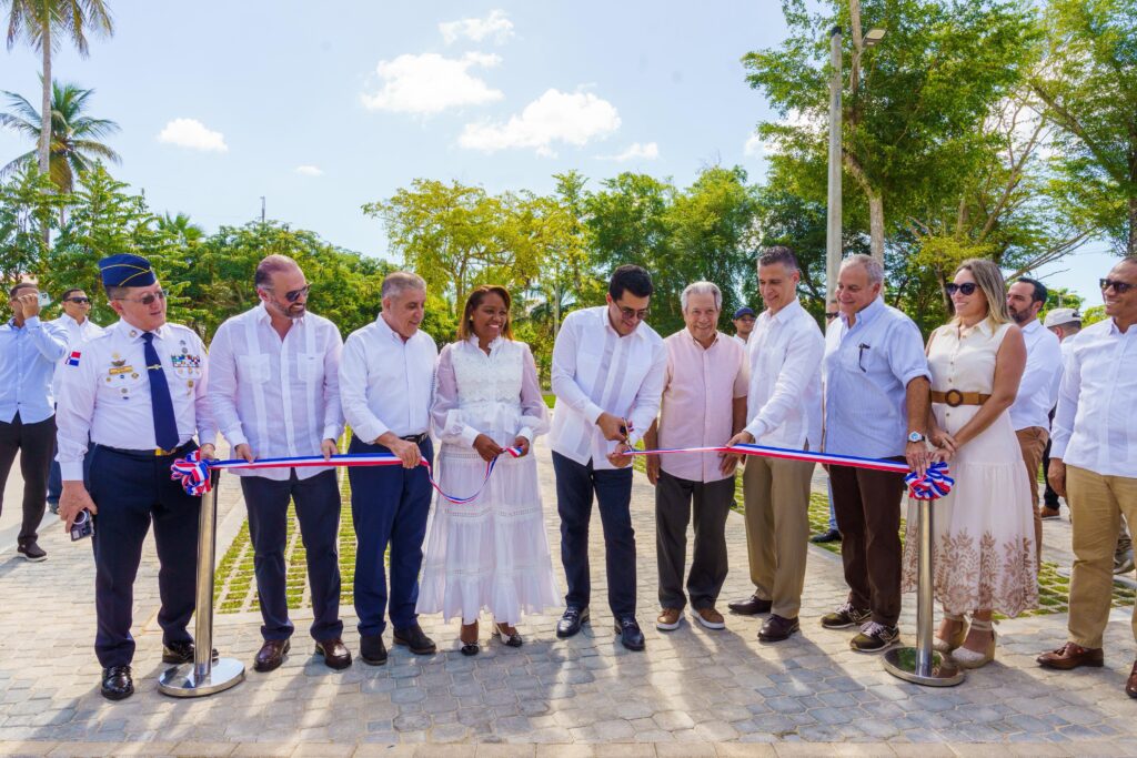 David Collado inaugura en Bayahíbe moderno estacionamiento para más de 270 vehículos de motor