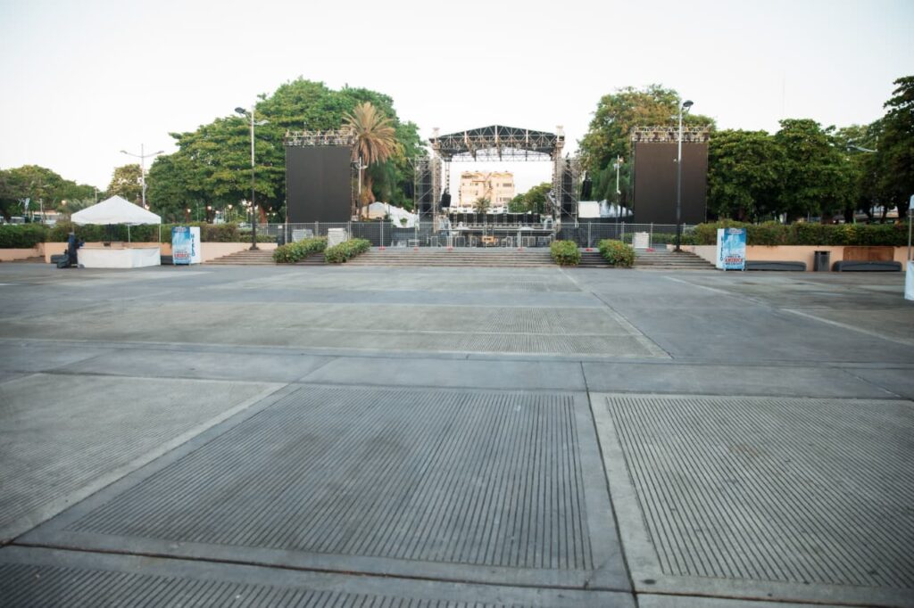 Alcaldía del DN deja en total limpieza parque y entorno tras concierto de Rauw Alejandro
