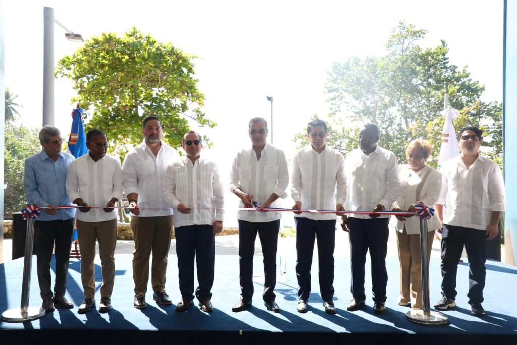 Presidente Abinader resalta valor histórico, turístico y comunitario del Parque Submarino La Caleta