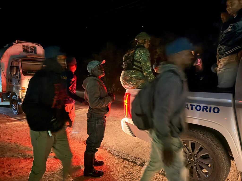 Detienen 827 extranjeros con estatus migratorio irregular; deportan 559