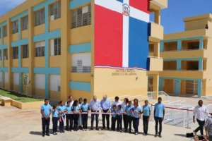 Presidente Luis Abinader inaugura escuela básica La Milagrosa en La Ureña, SDE tras más de 14 años de espera
