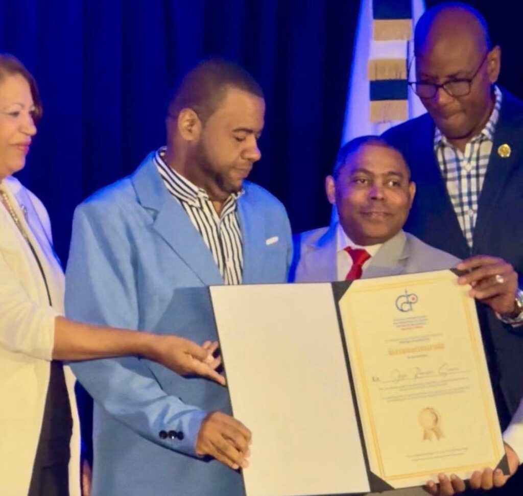 CDP realiza gala para reconocer trayectoria de 39 profesionales de la comunicación