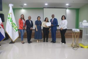 OMSA y ENEVIAL entregan certificados a conductores y cajeros tras jornada de capacitación