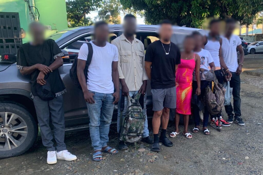 Migración  investiga dominicano traficaba en Santiago Rodríguez 7 haitianos en Jeepeta