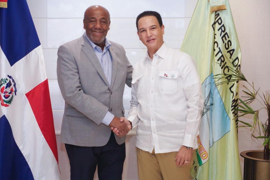 Antonio Almonte asesor energético del Poder Ejecutivo conoció los avances en modernización y nuevas tecnologías de la red de transmisión eléctrica Nacional