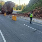 DIGESETT informa sobre desprendimiento de una roca en la Autopista del Nordeste