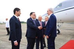 Presidente Abinader llega a Panamá, donde será orador principal del Congreso Mundial de Zonas Francas