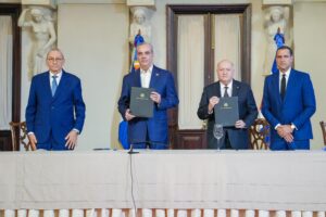 Presidente Luis Abinader firma acuerdo de colaboración entre FINJUS y la Consultoría Jurídica del Poder Ejecutivo orientado al fortalecimiento del Estado social y democrático de derecho, institucionalidad y lseguridad jurídica del país