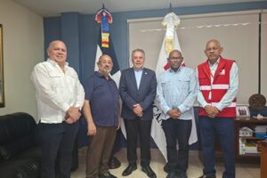 Directivos del Círculo de Reporteros Gráfico visitan al presidente y al director general de la Cruz Roja