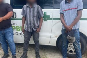 Migración detiene ambulancia transportando haitianos indocumentados en Dajabón