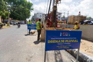 Alcaldía del Distrito Nacional construye filtrantes e imbornales para mejorar drenaje capitaleño