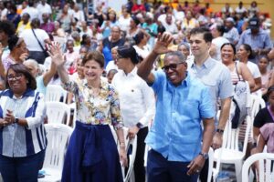 Madre de Barahona sale agraciada con la construcción de una vivienda durante Jornada Nacional de Madres que realiza el Gobierno a través de DASAC