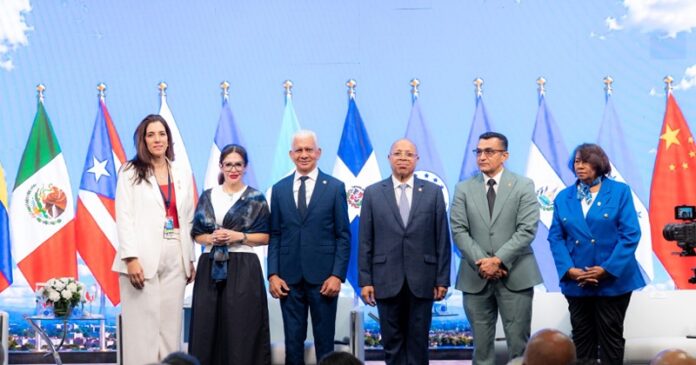 Presidente del Senado Ricardo de los Santos destaca importancia de la estabilidad macroeconómica y la integración financiera regional