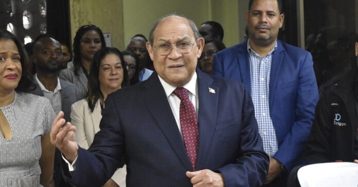 Santos Badía destaca talento emprendedor de jóvenes universitarios dominicanos