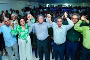 Minuto de silencio en solidaridad con Venezuela marca inicio de asamblea de Fuerza del Pueblo en Puerto Plata