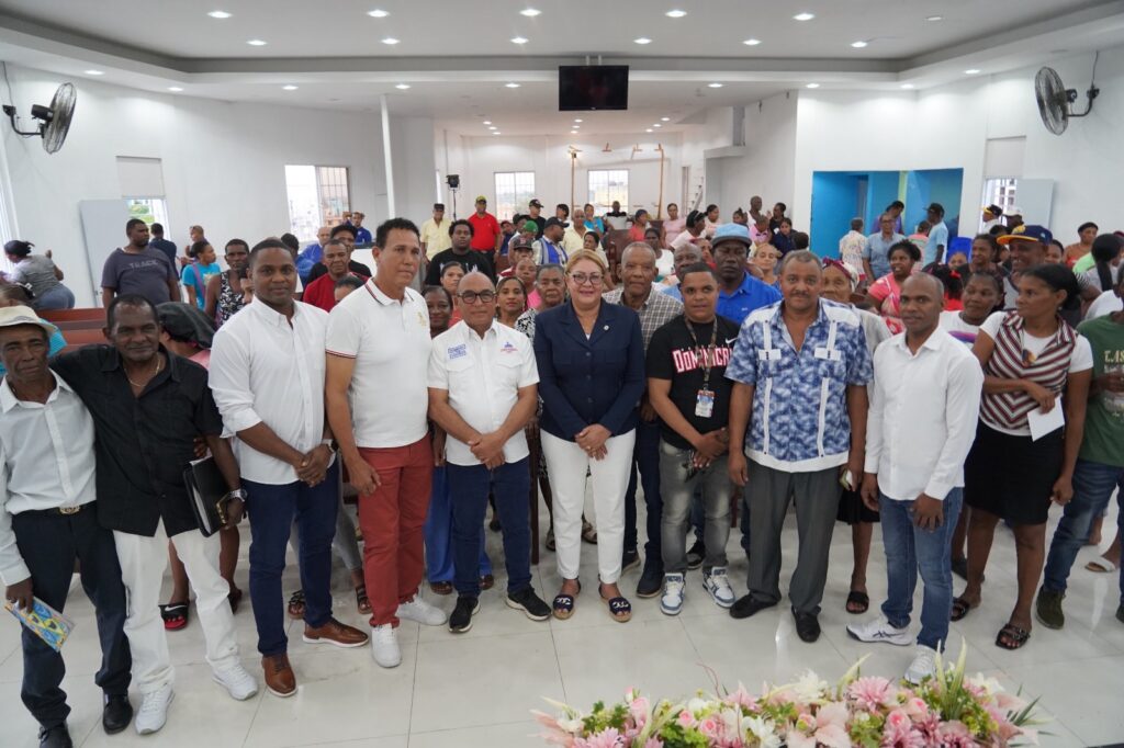 Rolfi Rojas lleva 200 techos nuevos a Capotillo y devuelve dignidad a familias vulnerables