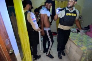 DNCD apresa en Higüey microtraficante con drogas y dos armas de fuego