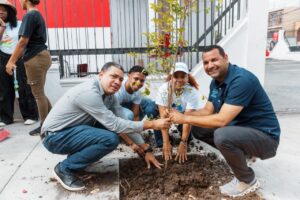 Alcaldía del DN celebra Día Mundial del Medio Ambiente con siembra de árboles y limpieza en playa Güibia