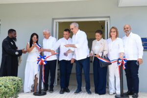 Presidente Luis Abinader y director del SNS entregan remozado y ampliado el Hospital Municipal de Cevicos