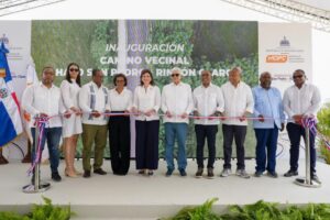 Raquel Peña entrega carreteras Monte Plata–Cevicos y San Pedro-Rincón Claro