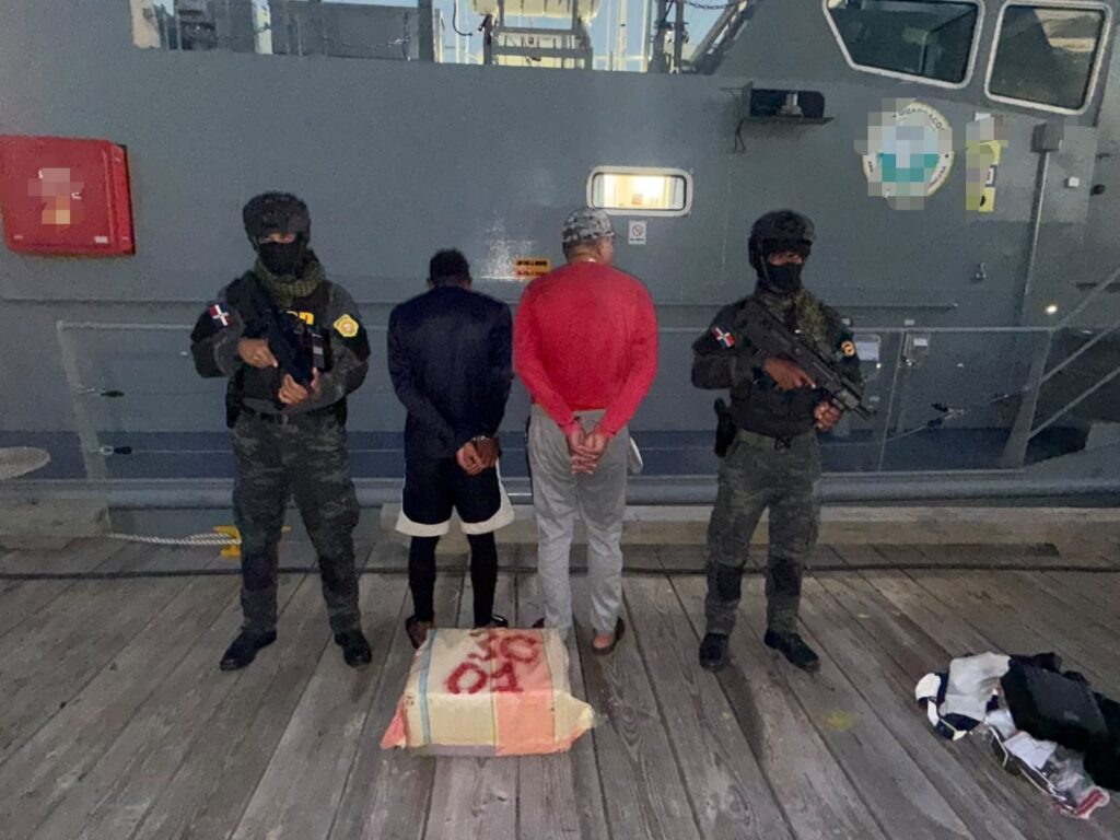 Autoridades ocupan 30 paquetes de cocaína en la provincia peravia