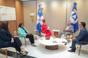 Alfredo Pacheco se reúne con presidenta del Parlacen; tratan temas migratorios y de ciberseguridad