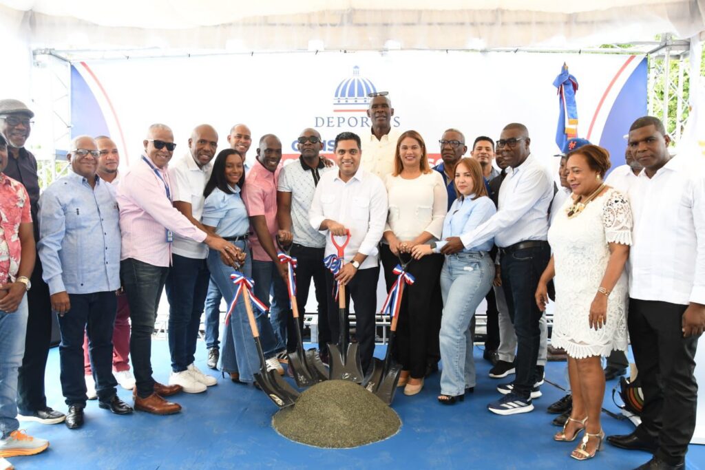 Ministro Kelvin Cruz inicia construcción de multiuso en Villa Hermosa, La Romana