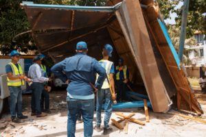 Alcaldía del DN continúa amplio operativo de recuperación de áreas verdes; retira dos bancas irregulares en la Jiménez Moya