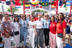Carolina comparte emoción de la gran final de la Copa Mundial de Fútbol con ciudadanos en el Malecón Deportivo