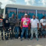 Someterán a chofer y cobrador dominicano por traficar 11 haitianos indocumentados en Barahona