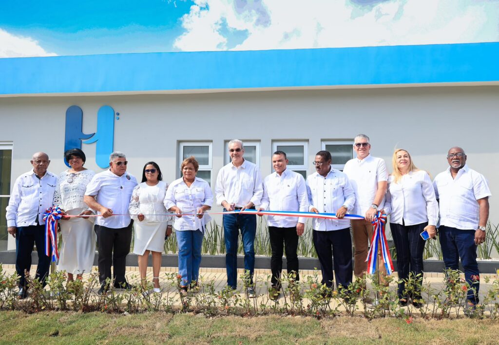 Presidente Abinader entrega Hospital Municipal Hacienda Estrella y salda deuda histórica de más de 20 años con la comunidad