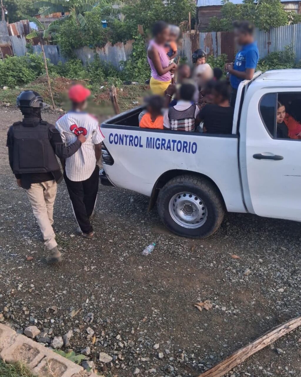 Migración detiene en Santiago 102  indocumentados