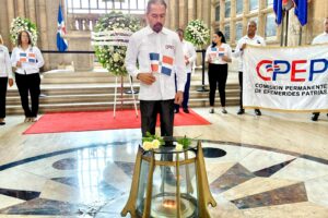 Efemérides Patrias exhorta a colocar en lugares visibles la Bandera Nacional por la Restauración