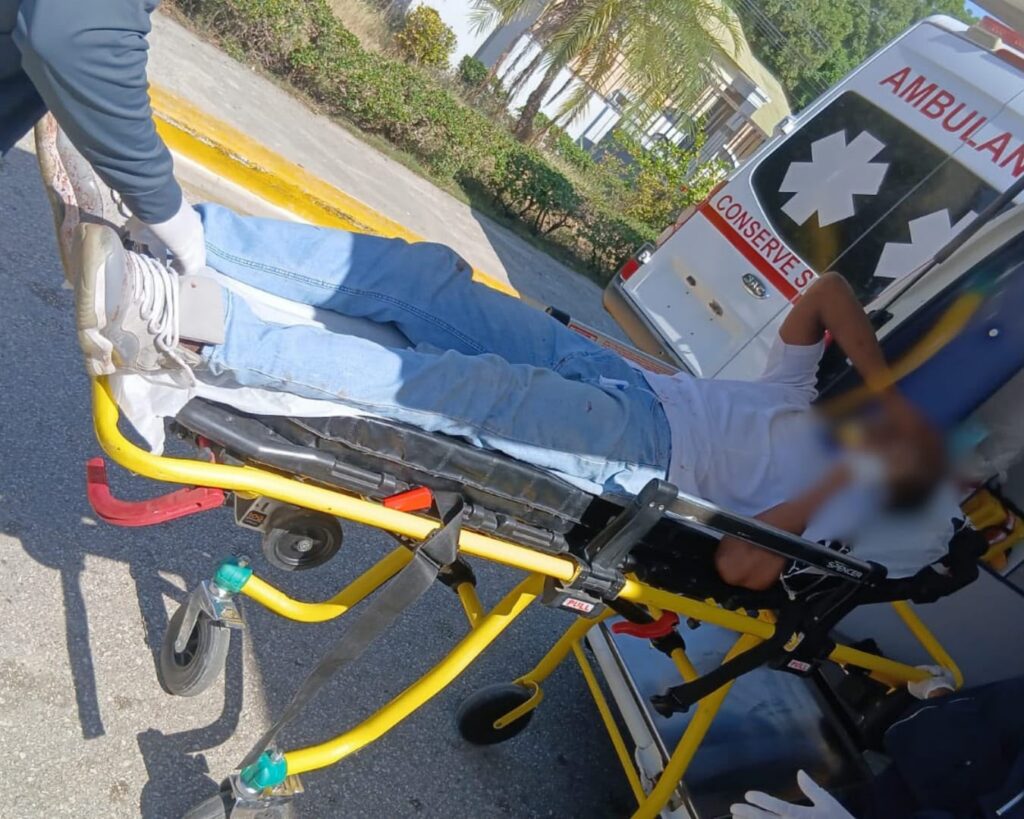 Accidente con vehículos de Migración en la carretera San Juan deja varios heridos