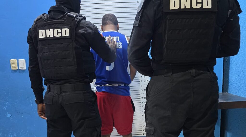 DNCD captura a “El Negro Amante” solicitado en extradición por asesinato y otros cargos en Puerto Rico