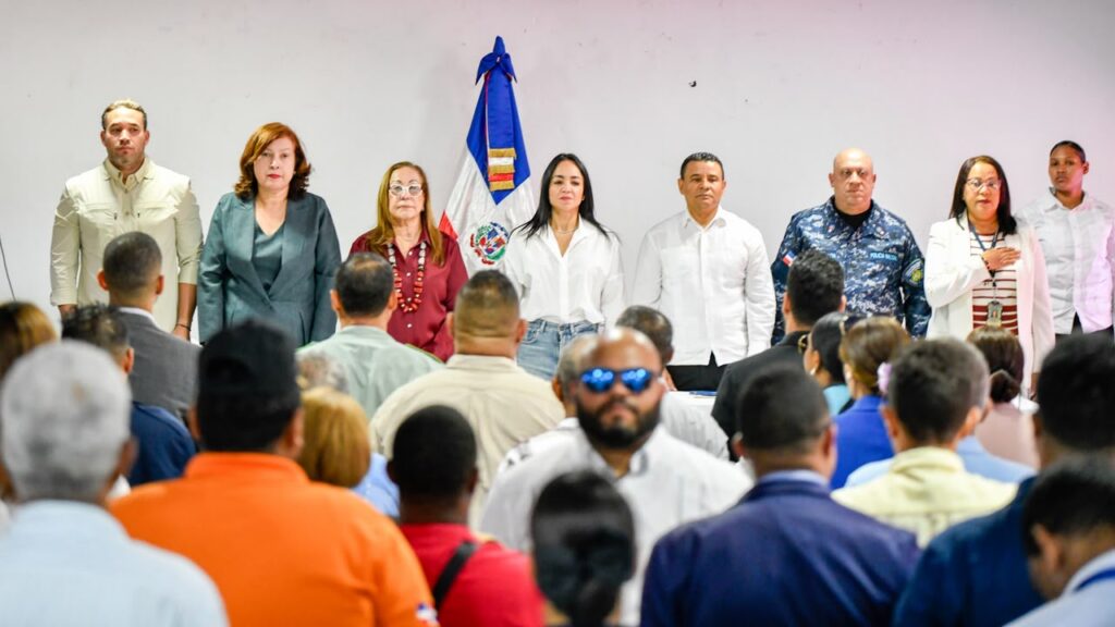 Mesa de seguridad escucha necesidades y coordina respuesta en Santiago Oeste