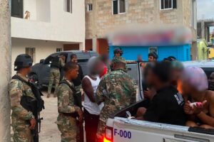 Migración detiene 1,216 indocumentados en operativos migratorios simultáneos y deporta 1,042