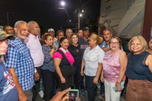 Carolina Mejía fortalece la seguridad de cuatro sectores con la iluminación de 36 calles
