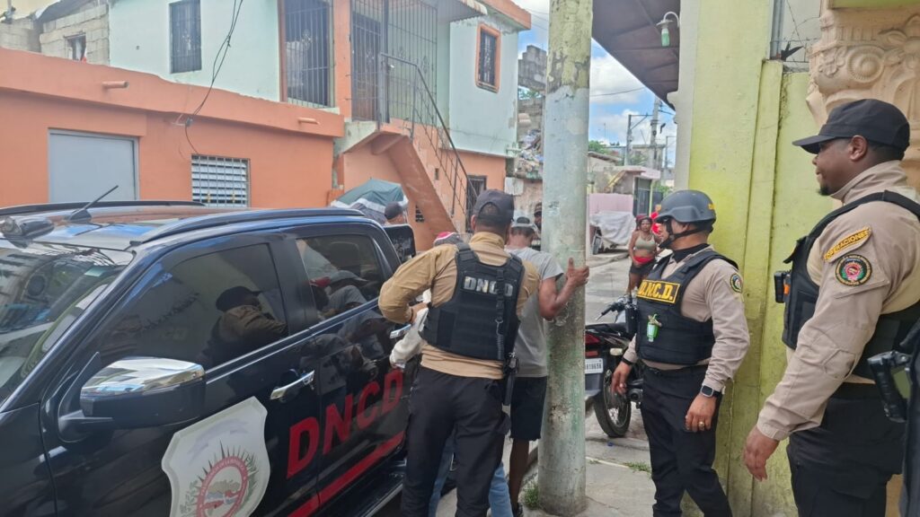 DNCD incauta más de 12,000 gramos de distintas drogas y detiene 50 personas en San Cristóbal