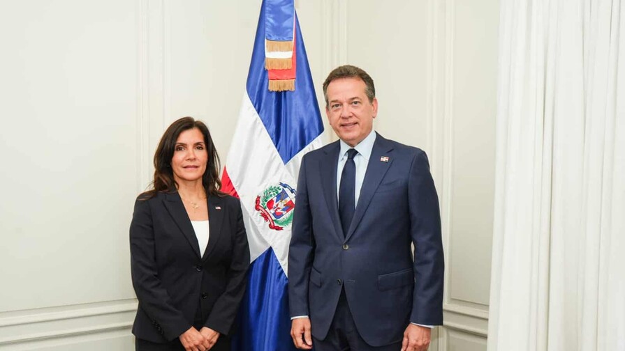 Canciller Ito Bisonó recibe a la embajadora de EE. UU. Leah Francis Campos