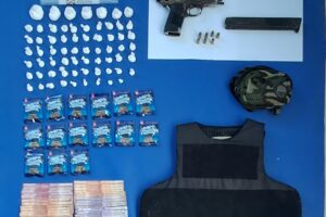 DNCD interviene el sector la barranca de la La Vega ; ocupa drogas,una pistola y un cheleco antibalas