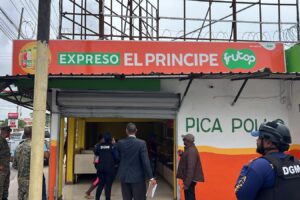 Operativo de interdicción migratoria en La Romana: Detienen 41 indocumentados en Picapollos y tiendas chinas