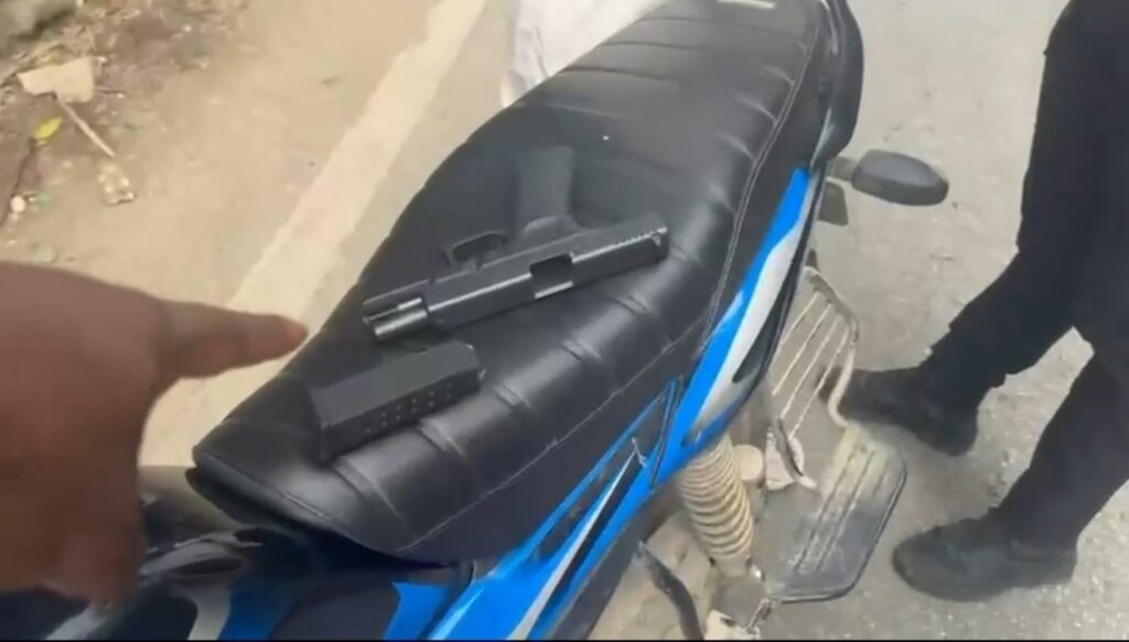 DNCD incauta cientos de gramos de presunta cocaína y una pistola durante operativo en el factor de Nagua
