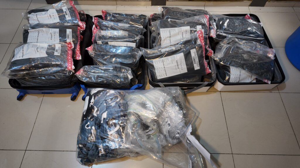 Autoridades incauntan 53 paquetes de presunta marihuana en el AILA