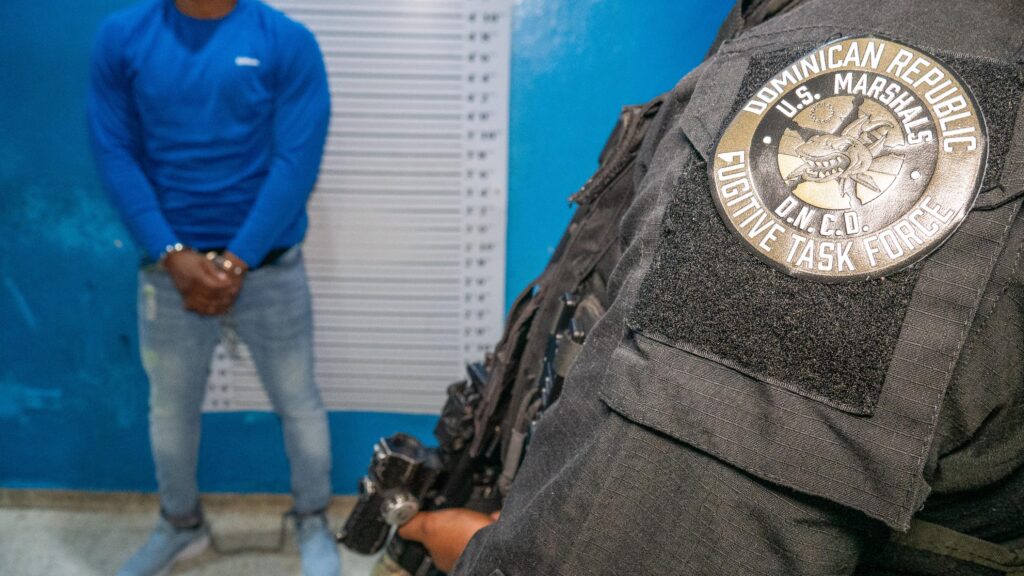 RD extradita a Puerto Rico a “El Negro amante”, requerido por asesinato y otros delitos