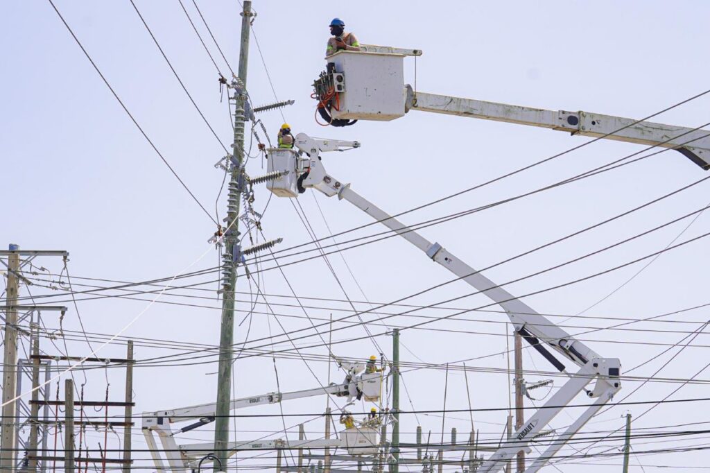 ETED avanza en la optimización de líneas de 69 kV mediante trabajos de renovación y mantenimiento