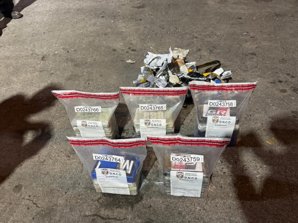DNCD incauta 24 paquetes de presunta cocaína en puerto de Haina Oriental