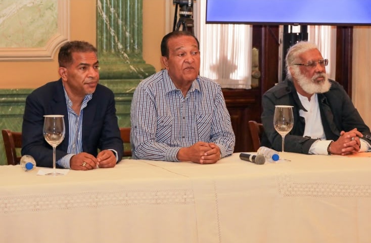 Juan Marte y Ministro Industria y Comercio  abordan inquietud sobre alzas de precios combustibles y posible reajuste de pasaje